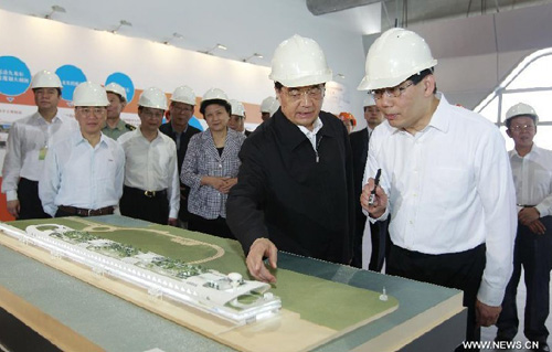 Chinese President Hu Jintao (2nd R, front) listens to introduction of the Kai Tak development plan in Hong Kong, south China, June 30, 2012. Photo: Xinhua