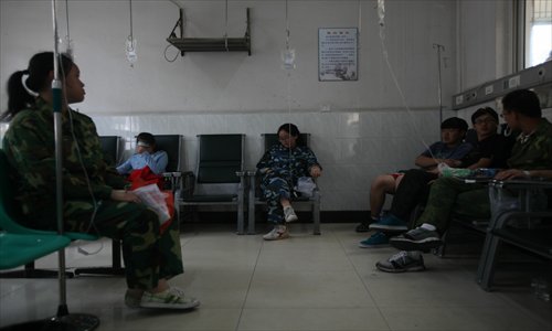 Students suffering symptoms of food poisoning remain in treatment at Luodian Hospital in Baoshan district Wednesday afternoon. Photo: IC