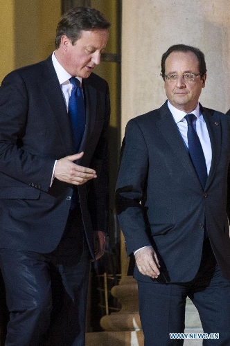 French President Francois Hollande (R) and British Prime Minister David Cameron leave the Elysee Palace in Paris, France, May 22, 2013. French President Francois Hollande and British Prime Minister David Cameron on Wednesday condemned the assassination of a British soldier in the suburbs of London after their meeting in Paris. (Xinhua/Etienne Laurent)