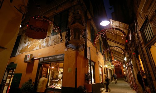 A night view of Genoa's carrugi Photo: Angela Corrias