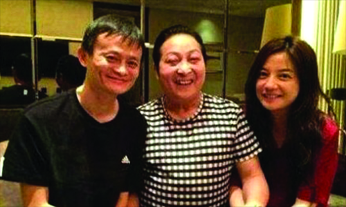 E-commerce leader Ma Yun and actress Zhao Wei are seen with Wang Lin. 