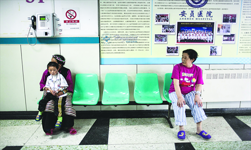 Nyima Tsring, 5, born with a congenital heart defect, is much thinner than other children of the same age. He doesn't like the hospital ward, preferring to stay in his grandmother's arms. Photo: Li Hao/GT