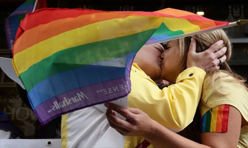 Women take part in a Kiss-in protest outside Russian Consulate as demonstrators kiss same-sex participants to protest anti-gay laws in Russia, in Vancouver on August 2. Photo: CFP