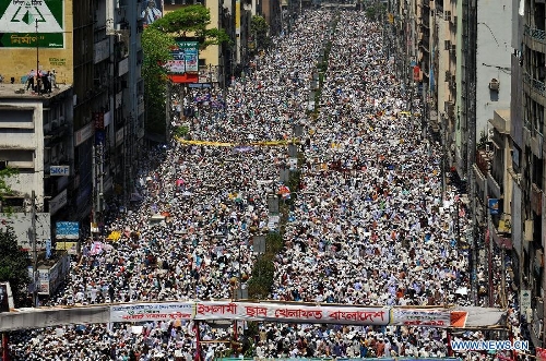 Bangladeshi Muslim activists attend a grand rally at Motijheel area in Dhaka, Bangladesh, April 6, 2013. Tens of thousands of Islamists under the banner of Hefazat-e-Islam from across Bangladesh poured into the key commercial hub of the capital city to join a grand rally, demanding action against the 