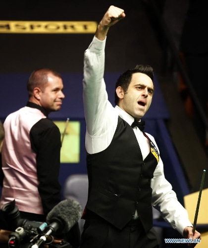 Ronnie O'Sullivan (R) of England celebrates claiming the title of the 2013 World Snooker Championship at the Crucible Theatre in Sheffield, Britain, May 6, 2013. Ronnie O'Sullivan sealed his fifth world title by defeating Barry Hawkins of England with 18-12 in the final. (Xinhua/Wang Lili) 