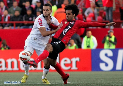 Joshua Abrego (R) of Mexico's Tijuana vies for the ball with Alessandro Mori of Brazil's Corinthians during their Copa Libertadores soccer match at the Caliente Stadium, in Tijuana, Mexico, on March 6, 2013. (Xinhua/STRAFFONIMAGES) 