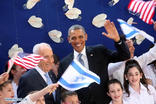 U.S. President Barack Obama (C) waves as he is escorted by Israeli President Shimon Peres (L) following their meeting at the president's residence in Jerusalem on March 20, 2013. Obama arrived in Israel on Wednesday, starting his first visit as U.S. president to the country. (Xinhua/Muammar Awad) 