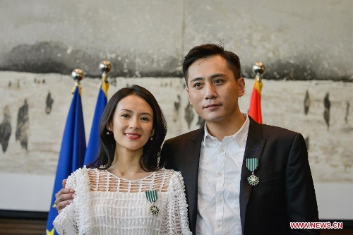Actor Liu Ye (R) and actress Zhang Ziyi pose for photo after they received the Order of Arts and Letters by the French government in Beijing, capital of China, June 27, 2013. Established in 1957, the order is the recognition of significant contributions to the arts and literature. (Xinhua/Pan Chaoyue) 