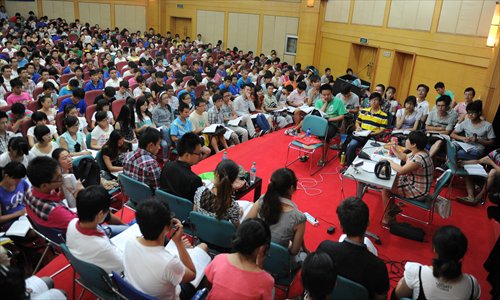Graduate degree applicants swarm into a meeting hall at a college in Nanchang, Jiangxi Province, for a seminar on entrance exams. More than 1.6 million people are expected to take the entrance exam this year. Photo: CFP