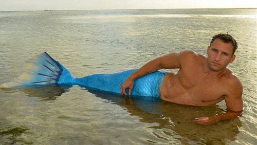 Padilla in custome(Source: huanqiu.com)