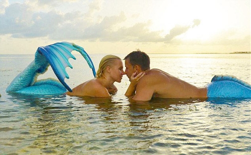 An unusual job brought two people together. According to the Daily Mail, a 