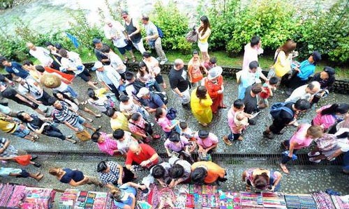 Tourists visit the Huangluo Village of the Yao ethnic group in Guilin, South China's Guangxi Zhuang Autonomous Region, July 15, 2012. Tourist volume in scenic zones of Guilin soared as the summer vacation started. Photo: Xinhua
