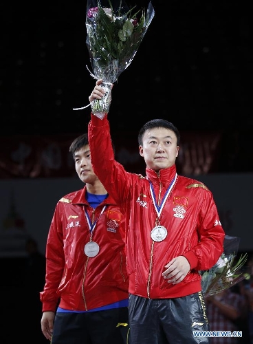 Silver medalists Hao Shuai and Ma Lin (R) of China wave to the spectators during the awarding ceremony for the final of men's doubles at the 2013 World Table Tennis Championships in Paris, France on May 19, 2013. (Xinhua/Wang Lili) 
