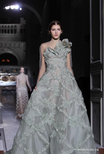 A model displays creations of Valentino during Valentino's Spring/Summer 2013 Haute Couture fashion show in Paris, France, Jan. 23, 2013. (Xinhua/Gao Jing) 