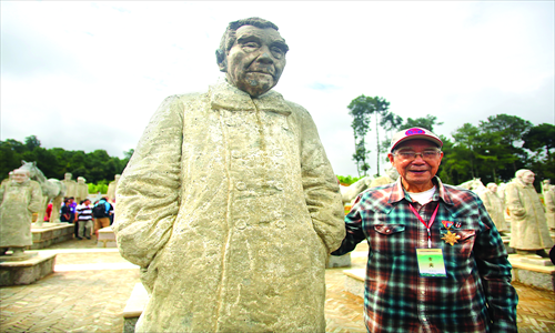Above: A CEF veteran takes photo with a sculpture of himself. Photo: IC 