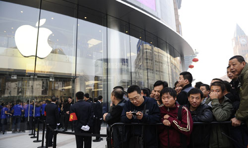 A new Apple store opened in Beijing's Wangfujing shopping district on October 20, which is the company's largest retail store in Asia. Photo: Global Times/Li Hao