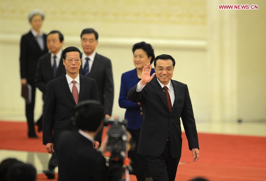 Chinese Premier Li Keqiang greets the journalists when arriving at a press conference after the closing meeting of the first session of the 12th National People's Congress (NPC) at the Great Hall of the People in Beijing, capital of China, March 17, 2013. Chinese Premier Li Keqiang and Vice Premiers Zhang Gaoli, Liu Yandong, Wang Yang and Ma Kai met the press and answered questions here on Sunday. Photo: Xinhua