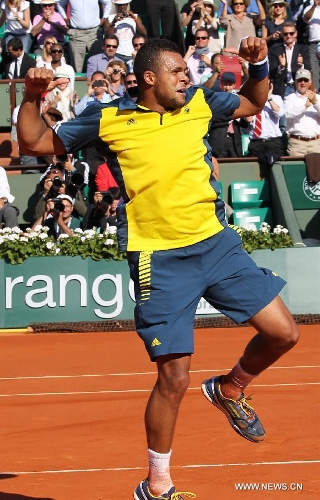 Jo-Wilfried Tsonga of France reacts after winning the men's singles quarterfinal match against Roger Federer of Switzerland on day 10 of the French Open tennis tournament at the Roland Garros stadium in Paris June 4, 2013. Jo-Wilfried Tsonga won 3-0 to enter the semifinals. (Xinhua/Gao Jing) 