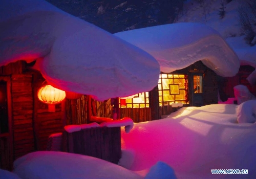 Photo taken on Feb. 2, 2013 shows the night scene of a hotel at the Shuangfeng Forest Farm in Mudanjiang City, northeast China's Heilongjiang Province. The Shuangfeng Forest Farm, located in an intersection of two mountains, witnesses frequent snowfalls and is covered with snow for most of the year. (Xinhua/Jin Liangkuai) 