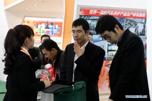 A visitor (R) learns about products removing air pollution inside vehicles at the 16th China International Expo for Auto Electronics, Accessories, Tuning & Car Care Products (CIAACE 2013) in Beijing, capital of China, March 3, 2013. The four-day CIAACE 2013 kicked off on March 1 in Beijing. (Xinhua/Zheng Huansong)  