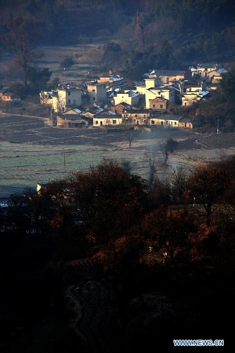 Photo taken on Jan.10, 2013 shows the scenery of Tachuan ancient village in Huangshan City, east China's Anhui Province. (Xinhua/Shi Guangde)&nbsp; 