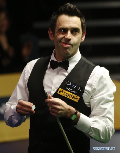 Ronnie O'Sullivan of England reacts during the final of 2013 World Snooker Championship at the Crucible Theatre in Sheffield, Britain, May 6, 2013. Ronnie O'Sullivan seals his fifth world title by defeating Barry Hawkins of England with 18-12 in the final.(Xinhua/Wang Lili) 