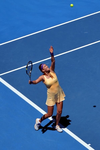 Victoria Azarenka of Belarus serves the ball during her first round women's singles match against Monica Niculescu of Romania on the second day of 2013 Australian Open tennis tournament in Melbourne, Australia, Jan. 15, 2013. Victoria Azarenka won 2-0 to enter the next round. (Xinhua/Chen Xiaowei) 