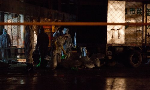 Slaughtered poultry is carried out of a Shanghai market on April 5. Photo: Cai Xianmin/GT