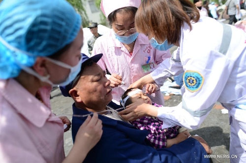 An injured child receives medical treatment at the People's Hospital in Lushan County, southwest China's Sichuan Province, April 20, 2013. A 7.0-magnitude earthquake hit Sichuan Province's Lushan County of Ya'an City Saturday morning. Forty-seven people were dead so far and at least 400 others injured in the earthquake. (Xinhua/Jiang Hongjing)