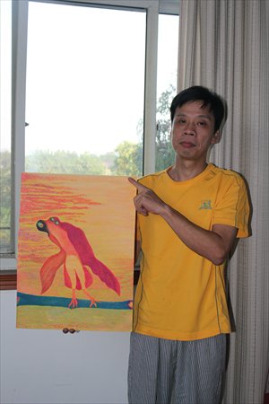 Wu Meifei poses with painting Photos:Xu Ming/GT