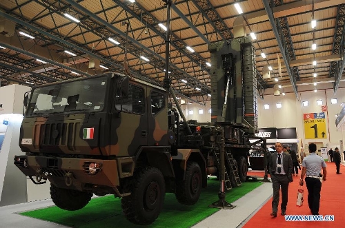 Visitors pass by a truck of air defense missile system made by EUROSAM company in Istanbul, Turkey, May 7, 2013. The 11th International Defence Industry Fair was opened on Tuesday, with 781 companies from 82 countries and regions attending the four-day fair. (Xinhua/Lu Zhe) 