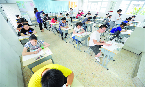 Candidates take one part of the national college entrance examinations, or gaokao, on June 7, 2011 in Yangzhou, Jiangsu Province. Photo: CFP