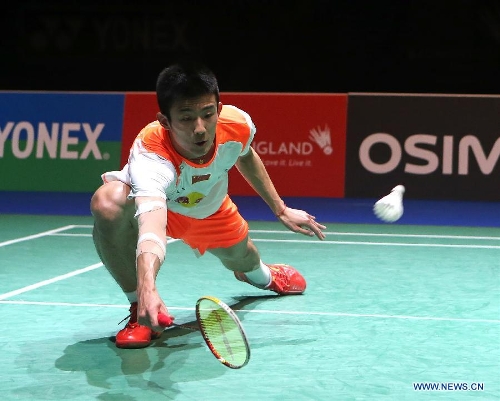 China's Chen Long returns the shot against Malaysia's Lee Chong Wei during the men's singles final match at the 2013 Yonex All England Open Badminton Championships, in Birmingham, Britain, March 10, 2013. Chen Long won 2-0 to claim the titel.(Xinhua/Yin Gang)