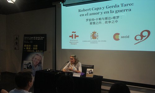 Susana Fortes talks to a Shanghai audience during the Shanghai International Book Fair. Photos: Courtesy of the  Consulate of Spain in Shanghai and Shanghai 99 Readers' Culture Company
