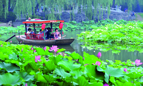 Head to one of Beijing's lakes and enjoy the lotus flowers. Photo: CFP 