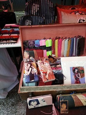 Pop-up markets sell everything from retro clothing to eco bags and handmade jewelry. Photos: Courtesy of The Flea Market