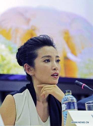 Chinese actress Li Bingbing attends a press conference at the United Nations Environment Programme (UNEP) headquarters in Nairobi, capital of Kenya, May 6, 2013. As an UNEP Goodwill Ambassador, Li Bingbing urged greater effort to combat illegal wildlife trade here on Monday. Li will travel to the Samburu National Reserve in northern Kenya this week, where she will meet wildlife experts and visit sites where elephants have recently been killed by poachers. (Xinhua/Li Jing) 