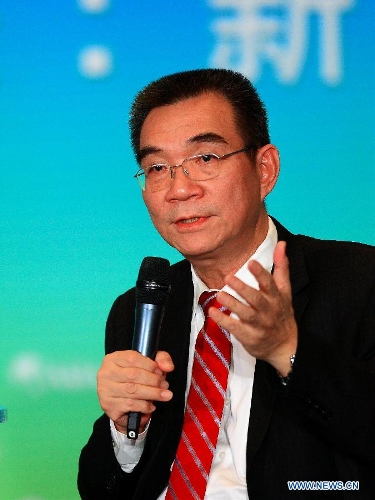 Former Chief Economist and Senior Vice President of the World Bank Lin Yifu, who is also the honorary director of the National School of Development of Peking University, speaks on a Boao Dialogue on new structural economics during an annual meeting of the Boao Forum for Asia in Boao, south China's Hainan Province, April 6, 2013. (Xinhua/Xu Zijian) 