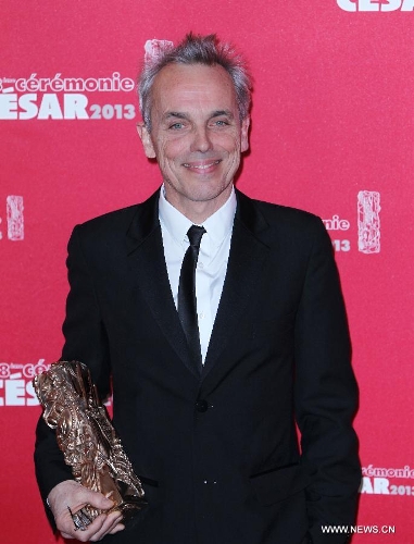 Romain Winding poses his Best Cinematographer award for the movie 'Les Adieux a la Reine' during the 38th annual Cesar awards ceremony held at the Chatelet Theatre in Paris, France, Feb. 22, 2013. (Xinhua/Gao Jing)