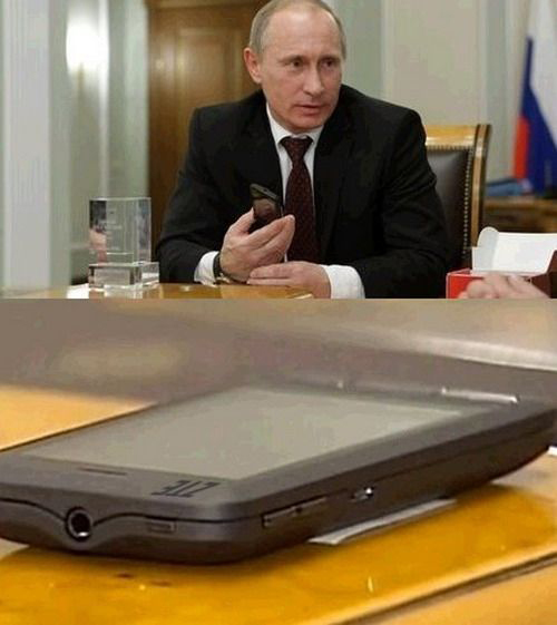 El primer teléfono ruso con GLONASS presentado por Putin
