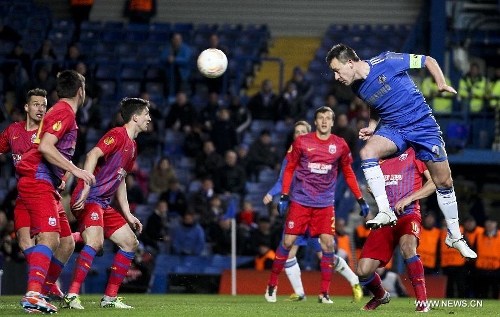  Chelsea's John Terry (1st, R) scores during their Europa League soccer match against Steaua Bucharest in London March 15, 2013. Chelsea won 3-1 and entered the next round by 3-2 on aggregate. (Xinhua/Tang Shi)  