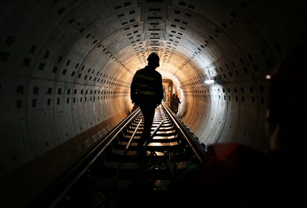 Workers prepare rails in a tunnel for subway Line 13 which will connect Jiading and Putuo districts in future.  Photos: CFP and Xinhua