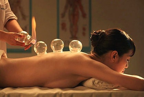 Detixucating If you are emotional and temperamental, you should detox by eating food, taking medicine or doing something to reduce the toxins in your body and prevent illness. (Source: people.com.cn)