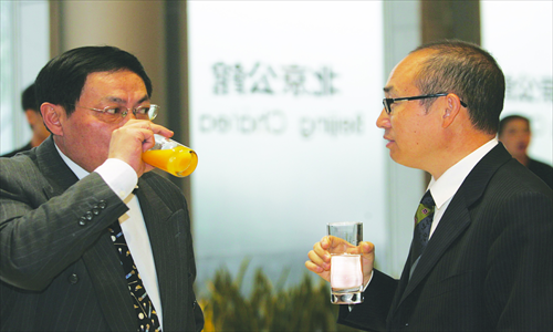 Ren Zhiqiang (left) and Pan Shiyi on the sidelines of a press conference announcing SOHO China's purchase of 100 percent equity in two land projects from Huayuan Property in November 2007. One of the land projects was then named Guanghualu SOHO II. Photo: CFP