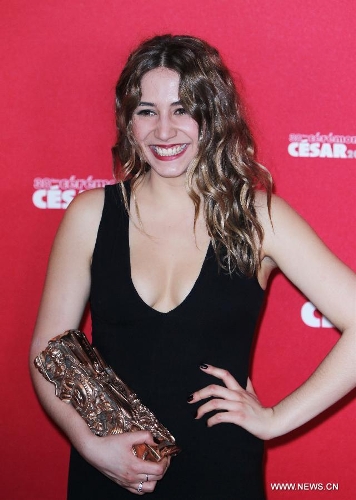 French actress and singer Izia Higelin holds her Best Most Promising Actress award for her role in 'Mauvaise Fille' as she poses for photos during the 38th annual Cesar awards ceremony held at the Chatelet Theatre in Paris, France, Feb. 22, 2013. (Xinhua/Gao Jing)