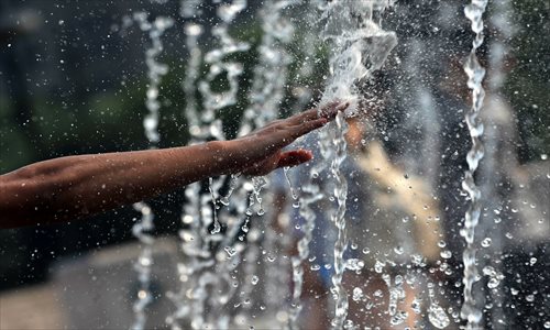 The temperature in Shanghai Tuesday matched an all-time record high of 40.6 C. The temperature will remain above 38 C for the rest of this week. Photo: Cai Xianmin/GT
