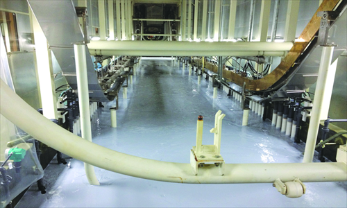 Wuhan Shenlong electrophoresis bath. Photos: Courtesy of Nippon Paint China