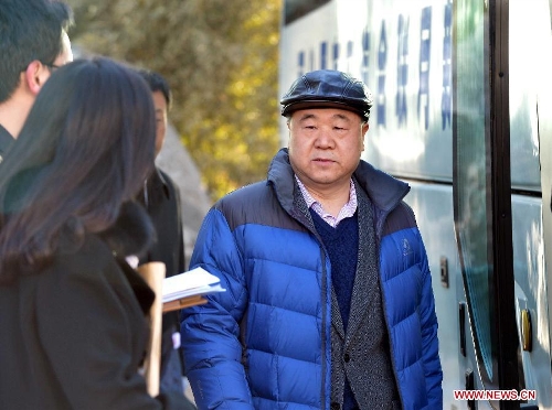  The 2012 Nobel laureate Mo Yan, a member of the 12th National Committee of the Chinese People's Political Consultative Conference (CPPCC), gets on a shuttle bus for a routine meeting of the CPPCC in Beijing, China, March 1, 2013. The first session of the 12th CPPCC National Committee will open on March 3. (Xinhua/Wang Song) 