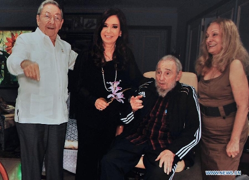Photo released on Jan. 12, 2013 shows (From L to R) Cuban President Raul Castro, Argentina's President Cristina Fernandez, Cuban Revolution leader and former president Fidel Castro and his wife Dalia Soto, attending a meeting held in Havana, Cuba, Jan. 11, 2013. Cuban President Raul Castro and his brother Fidel Castro, met with Argentinean President Cristina Fernandez, reported on Saturday the Cuban newspaper 