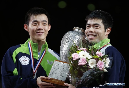 Chen Chien-An and Chuang Chih-Yuan (R) of Chinese Taipei pose with the trophy during the awarding ceremony of men's doubles at the 2013 World Table Tennis Championships in Paris, France on May 19, 2013. Chen and Chuang claimed the title by defeating Hao Shuai and Ma Lin of China with 4-2. (Xinhua/Wang Lili) 